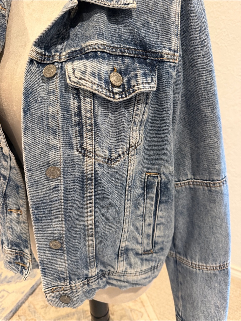 Free People Relaxed F Blue Washed Denim Jacket - Picture 4 of 6